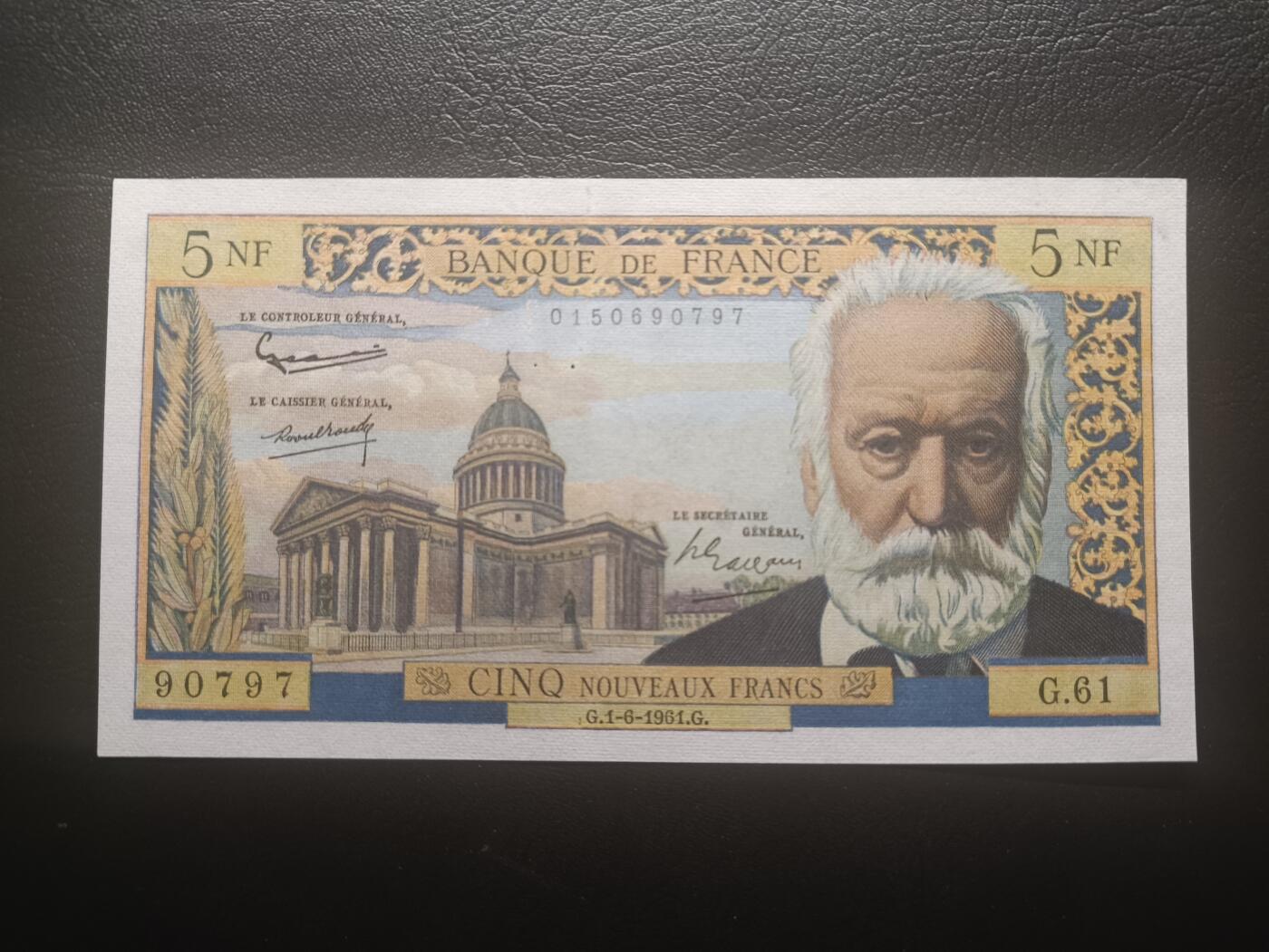 2025十二月第二期，总207期 法国1961年5新法郎UNC-有针孔，雨果的长眠之地和他的故居