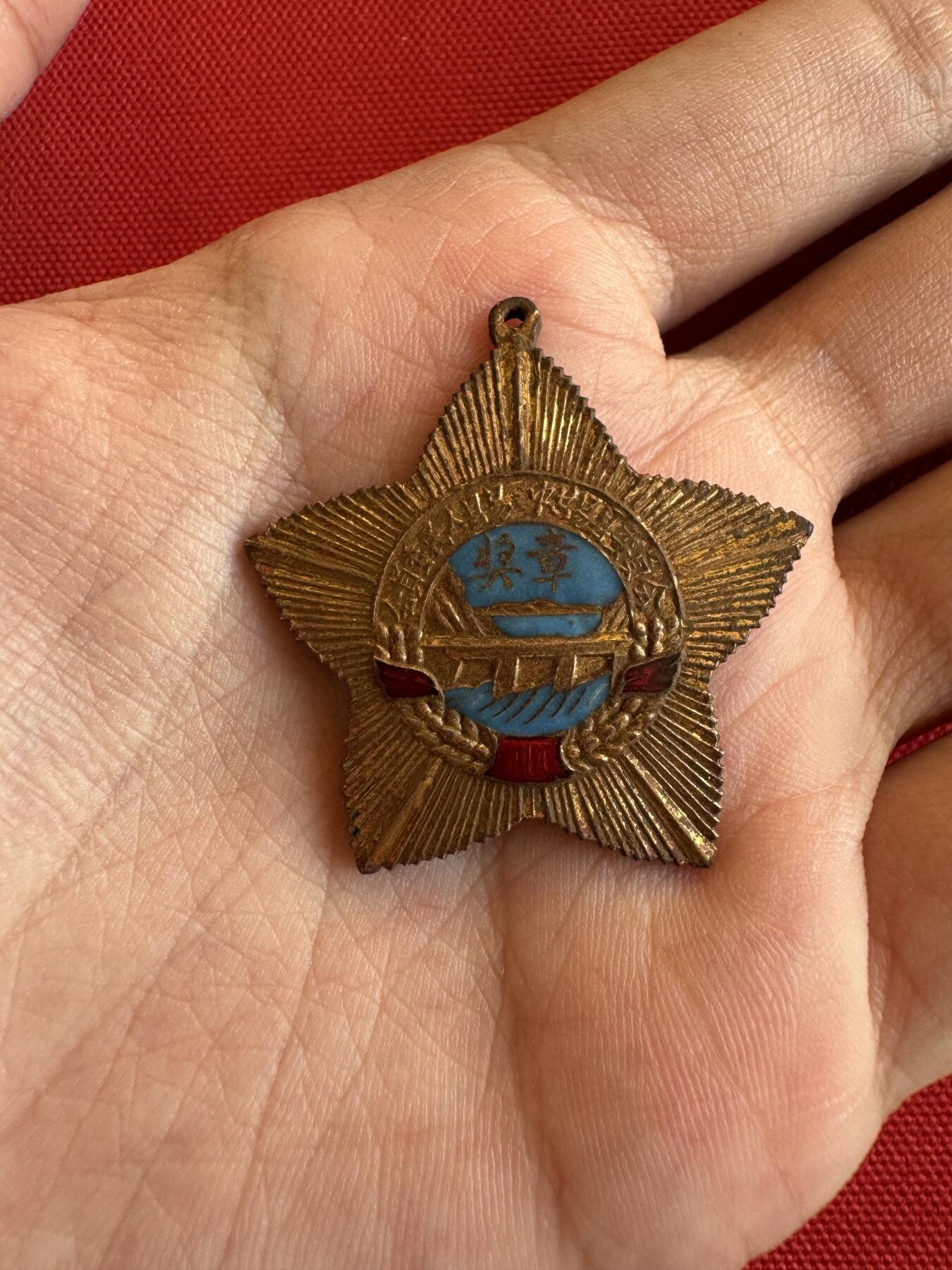 五哥徽章群   9号周二晚上八点4群联拍 铜章