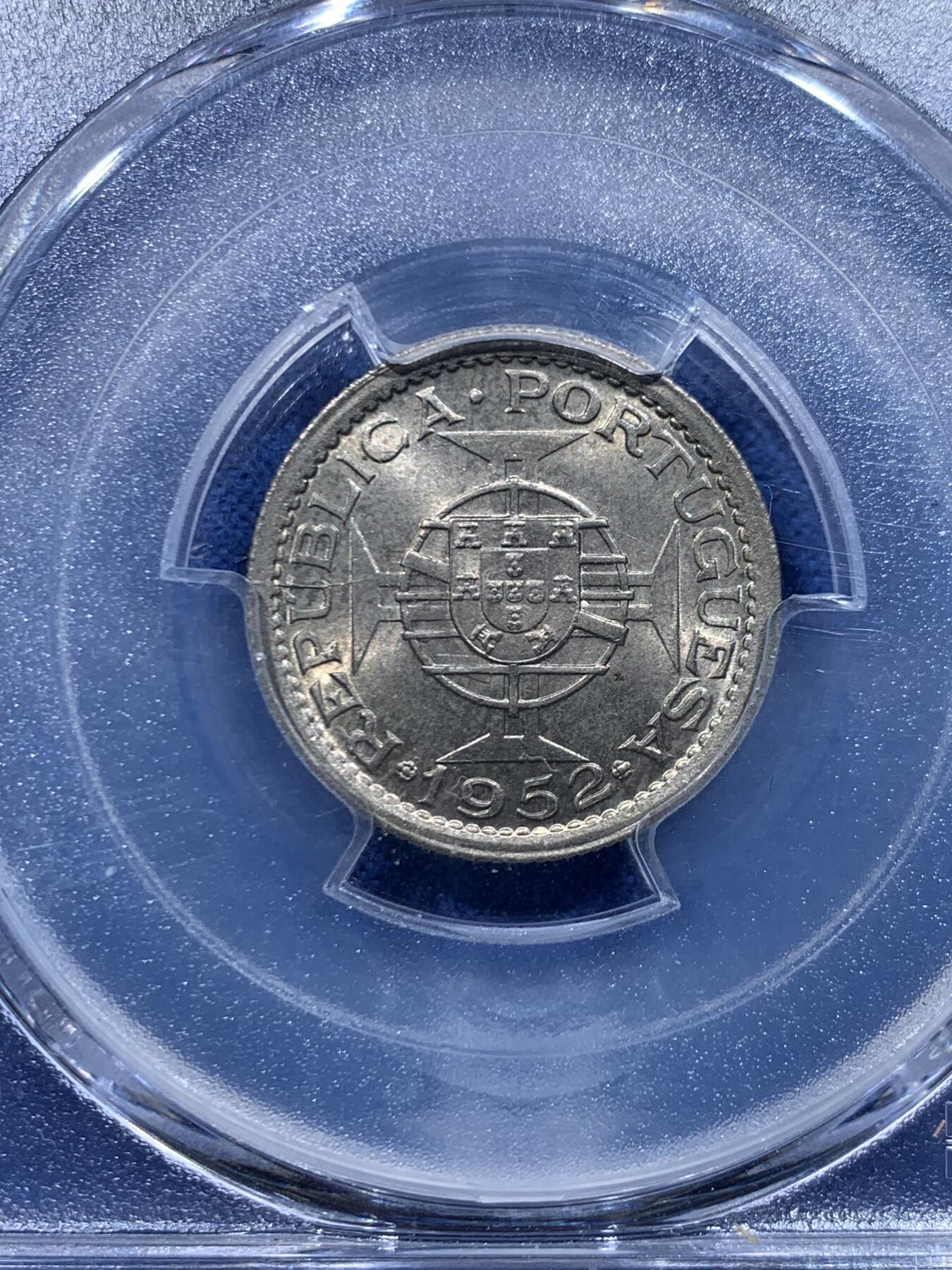 《竞宝斋》第446场 周日，周一，2场连拍 （全场包邮） PCGS MS65 几内亚 1952年 2.5E 季军分 名家旧藏 淡彩包浆 状态很好