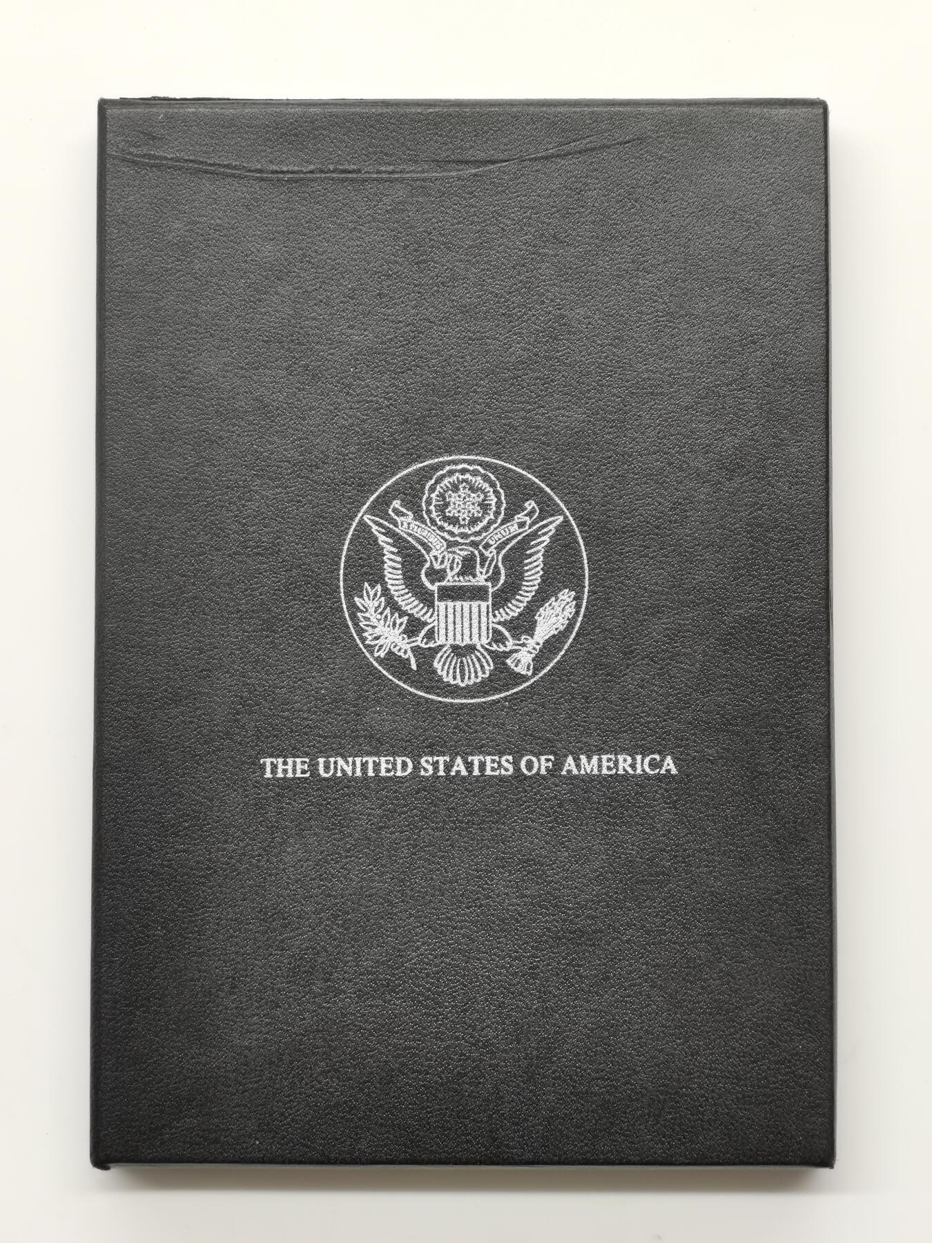 博洋堂藏家专场系列之美国钱币白金之夜专场②暨第152期（全场包邮）  NGC MS66 美国1882 CC 摩根 卡森厂 GSA大封装 盒证皆全 此分数为卡森厂钱币分水岭 评级数量断层式减少 仅为65分的约六分之一 仅为1883年同分的一半 麦稀奇所见最高分 品相完美 极其难得的高分藏品 不可错过 NGC指导价为2100USD 约15000RMB