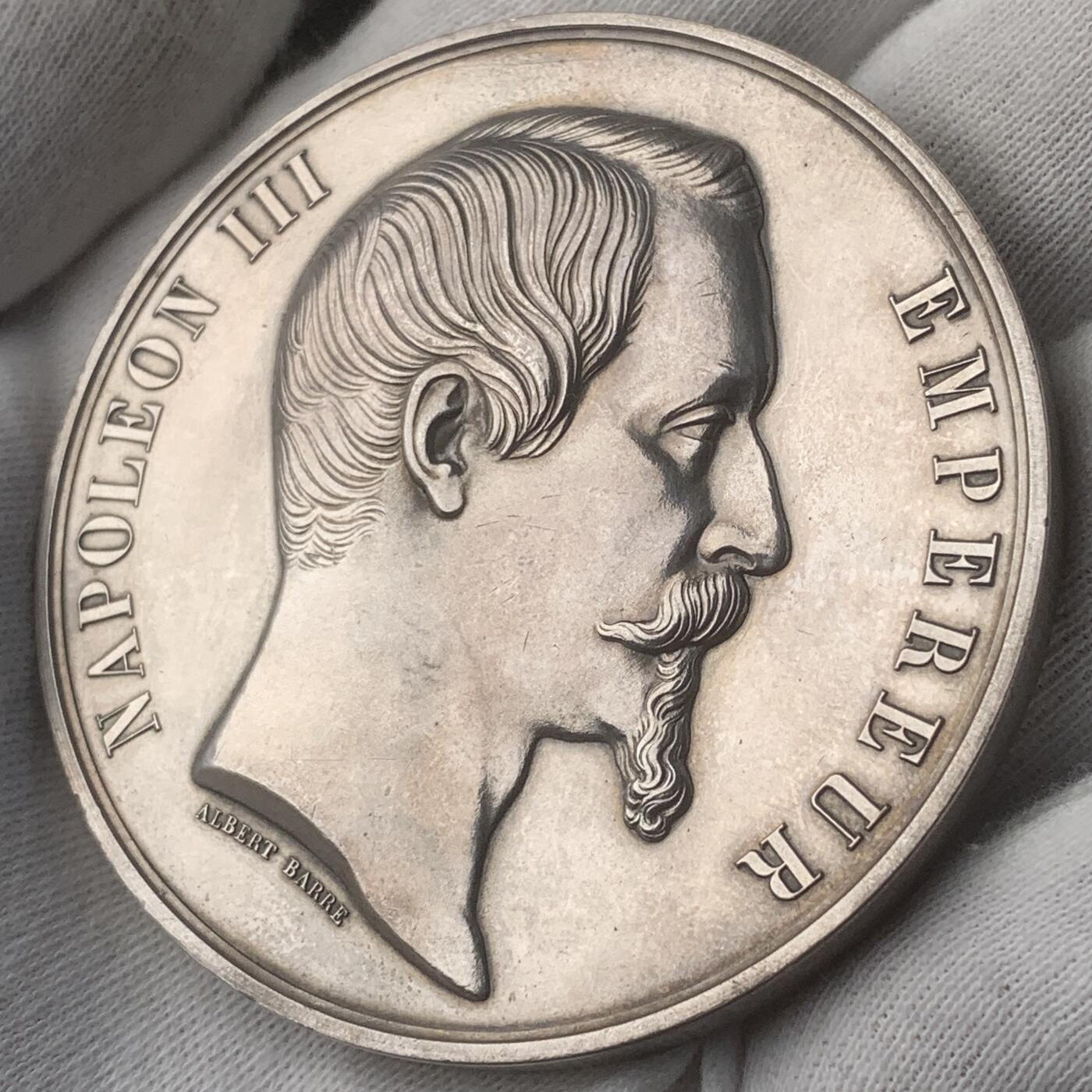 掌中浮雕-藏着的欧洲第045场 1855年法国巴黎世博会银奖章 ,60mm，125g ，藏家出品，品相很好，送合适的亚克力盒子,