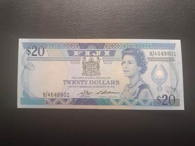 2025十二月第二期，总207期 - 斐济1986版20元AUNC，嘉德大勋章女王和传统房屋，少见的女王“向左看”版本