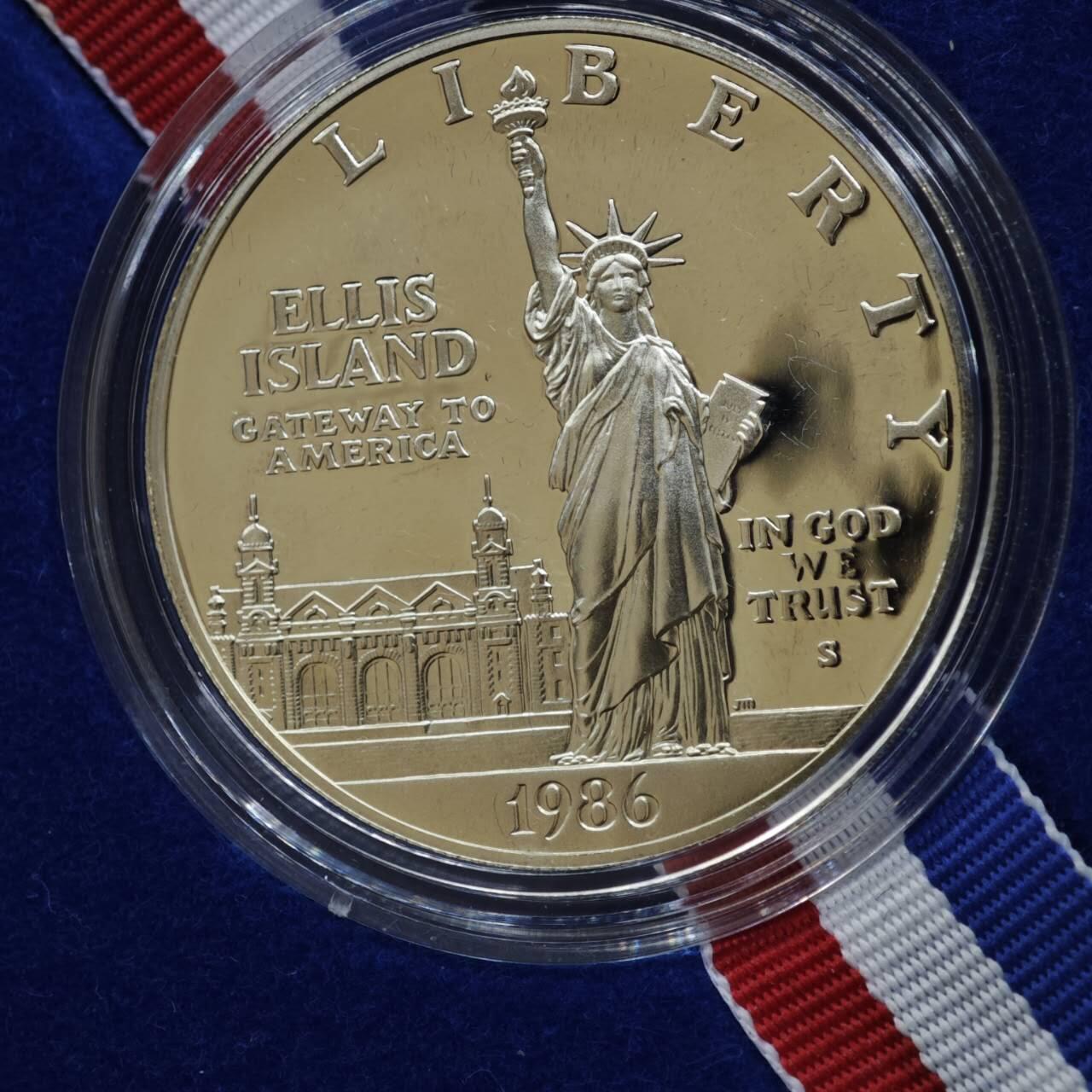 【淘币小摊】实时拍第八百二十二拍   银币套币场   满百包邮可预留二周 每周一统一发货   美国1986年自由女神一元精制银币原盒原证重26.73克900银 银价318