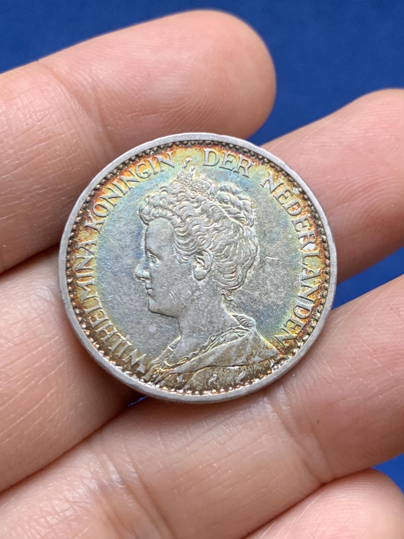 《竞宝斋》第446场 周日，周一，2场连拍 （全场包邮） 荷兰1915年威廉明娜女王1盾银币 含银94.8% 最后一个荷兰高银女王头像银币 五彩包浆带光人像清晰可见