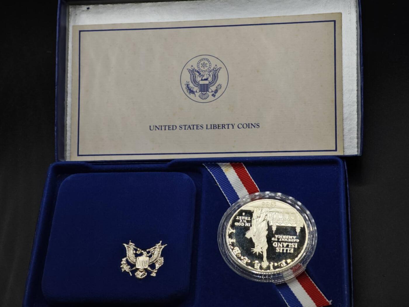 【淘币小摊】实时拍第八百二十二拍   银币套币场   满百包邮可预留二周 每周一统一发货   美国1986年自由女神一元精制银币原盒原证重26.73克900银 银价318