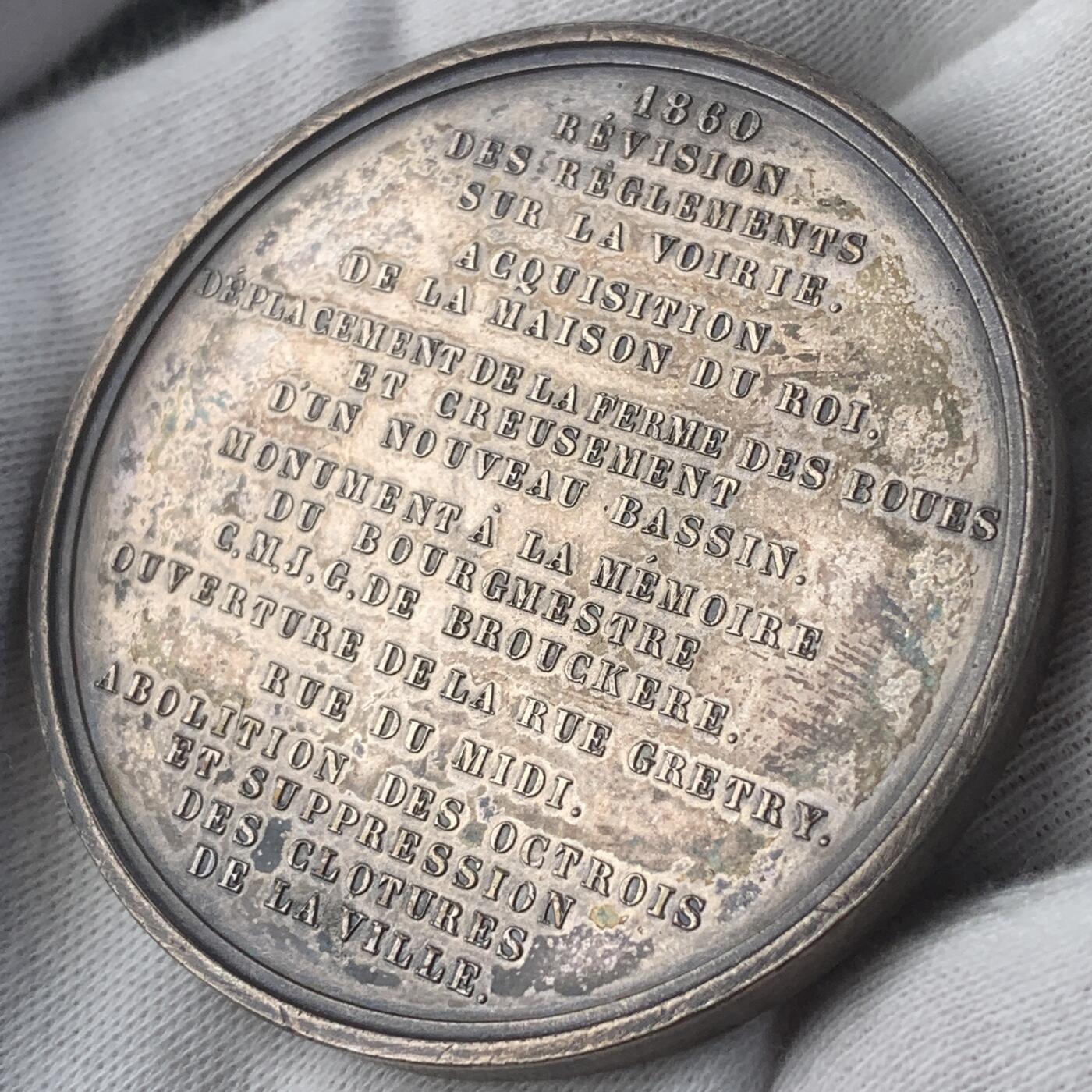 掌中浮雕-藏着的欧洲第045场 1860年比利时布鲁塞尔圣•凯瑟琳教堂镀银铜章 ，50mm，（镀银的教堂章非常少见），  雕刻家：Jacob Wiener