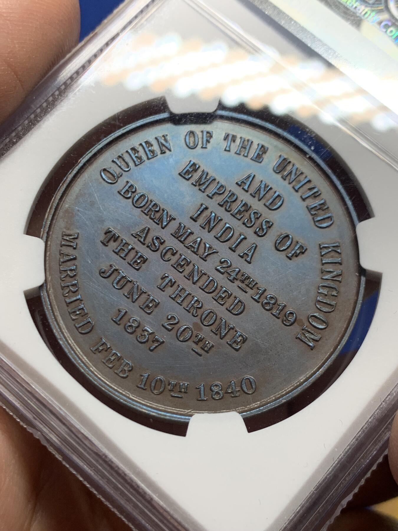 《竞宝斋》第446场 周日，周一，2场连拍 （全场包邮） NGC UNCD 1887年英国维多利亚披纱头像-50周年纪念铜章，状态不错。