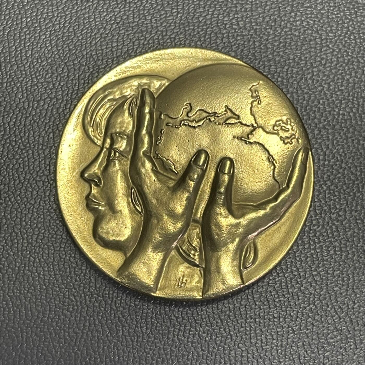 回流1208 1985年日本筑波世界博览会（EXPO '85）的官方纪念章 1985年国际科学技术博览会（The International Exposition, Tsukuba, Japan, 1985），主题为“人类、居住、环境与科学技术”