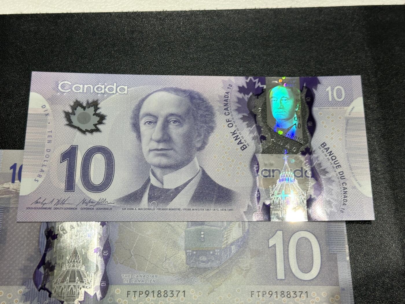 《外钞收藏家》第五百九十二期（精选场）（本平台长期征集拍品、欢迎藏友们联系合作） 加拿大上一版本10元塑料钞6张连号横版（大部分无4）	UNC