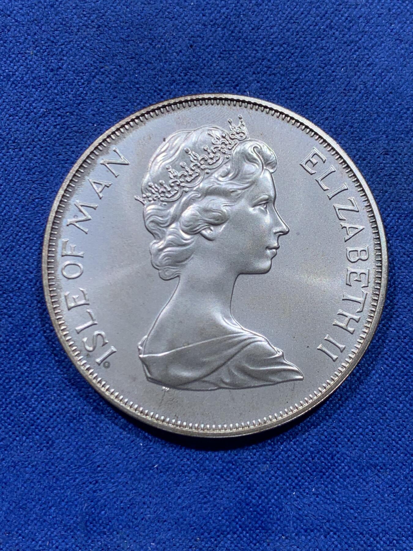 《竞宝斋》第446场 周日，周一，2场连拍 （全场包邮） 马恩岛1977年伊丽莎白二世女王登基25周年1克朗银币 带盒证