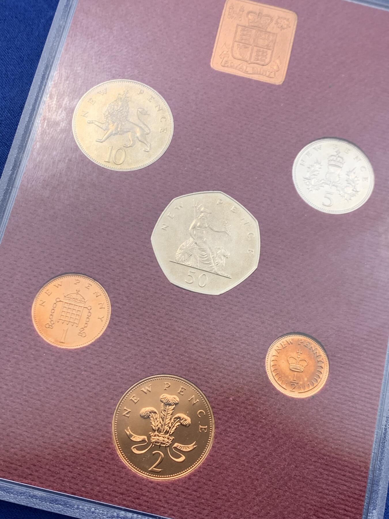 《竞宝斋》第446场 周日，周一，2场连拍 （全场包邮） 英国1979年精制套币 原装6枚币和1枚章 稀少 细节见图