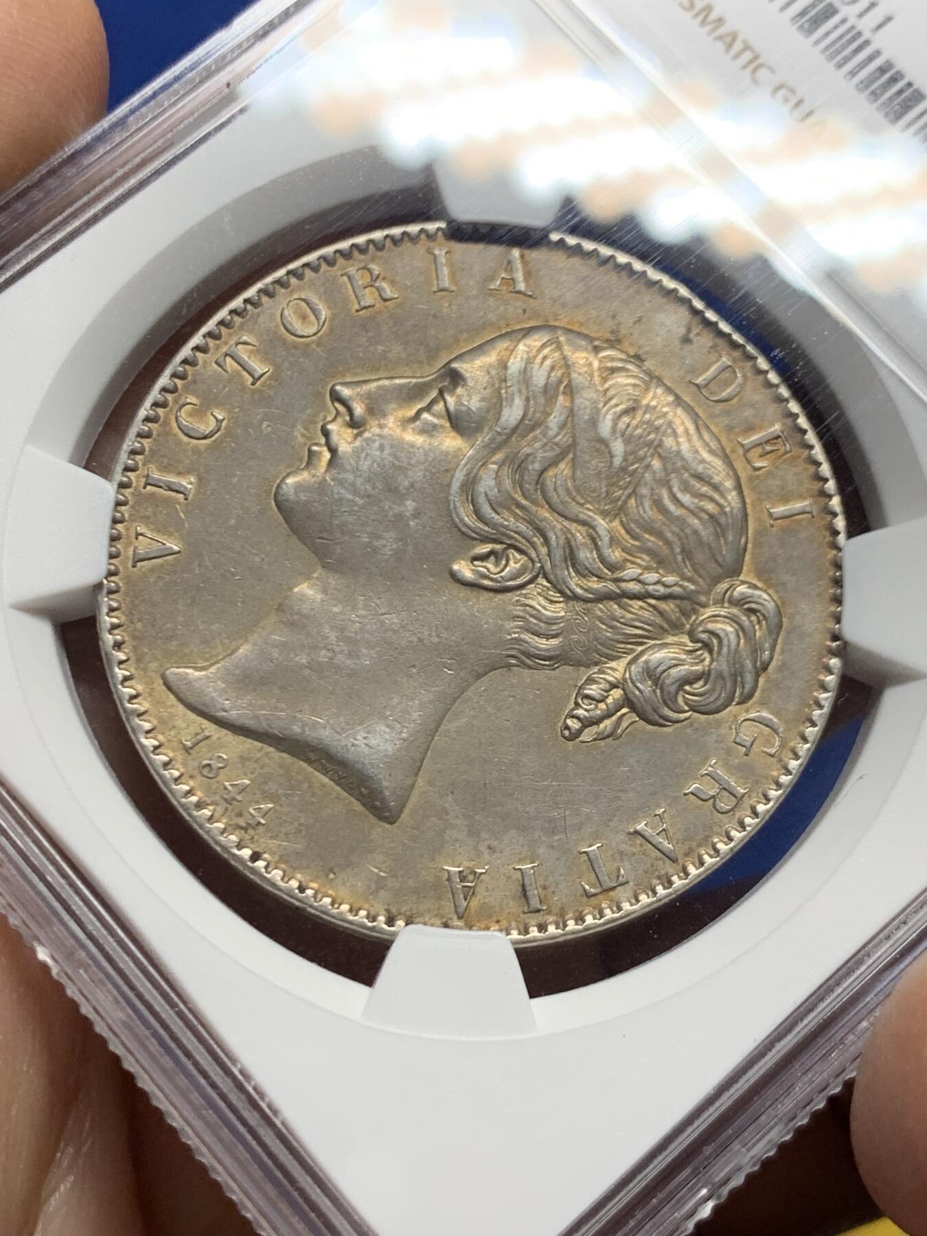 《竞宝斋》第446场 周日，周一，2场连拍 （全场包邮） NGC AUD 英国1844年小维克朗，英系经典，人像在au中都属于好品，金色包浆超美，一个小磕，错过不再有。