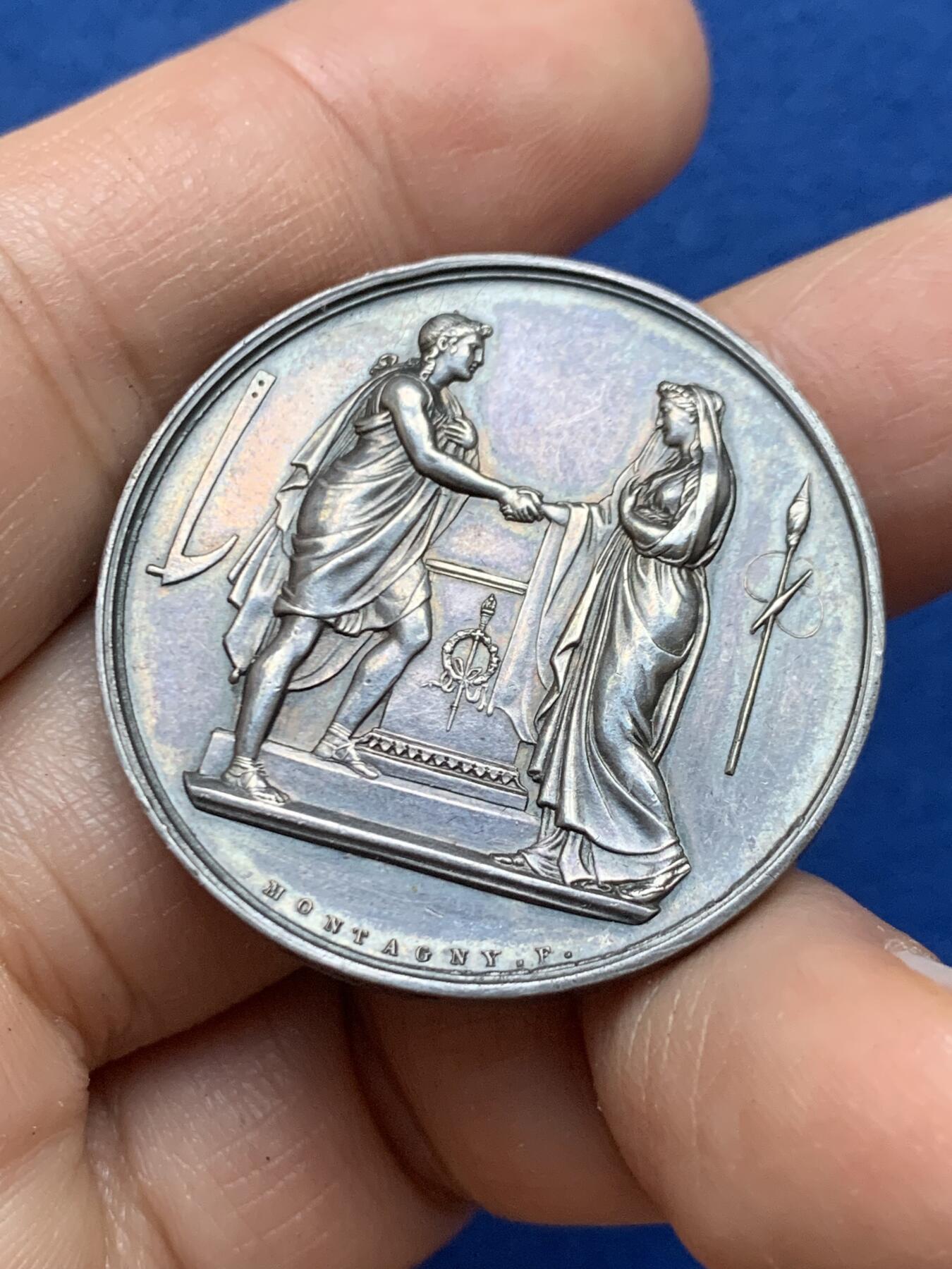 《竞宝斋》第446场 周日，周一，2场连拍 （全场包邮） 法国银质婚章 1863 手指银标边铭 18.25克 34.6mm 背面花体字漂亮