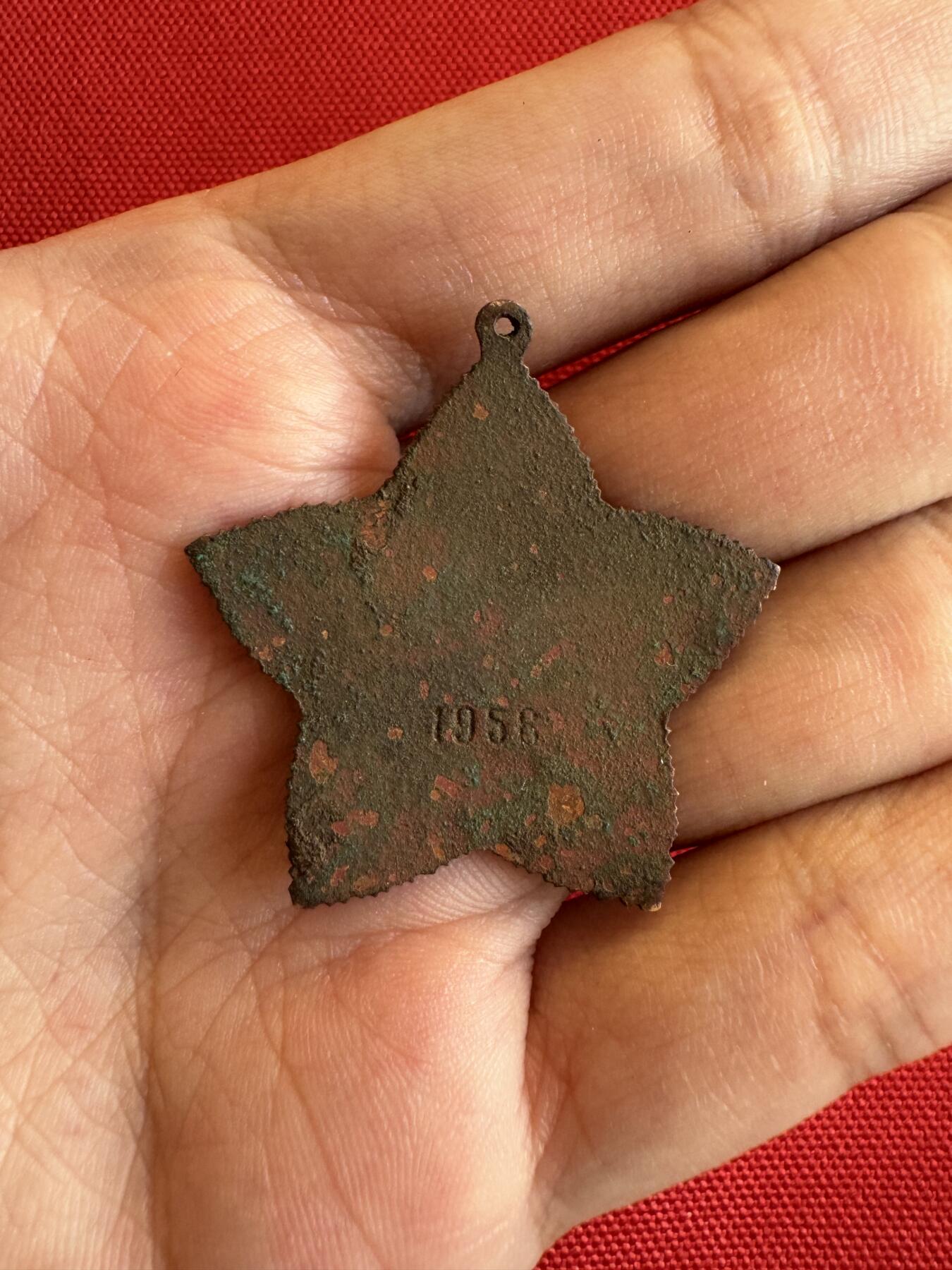 五哥徽章群   9号周二晚上八点4群联拍 铜章