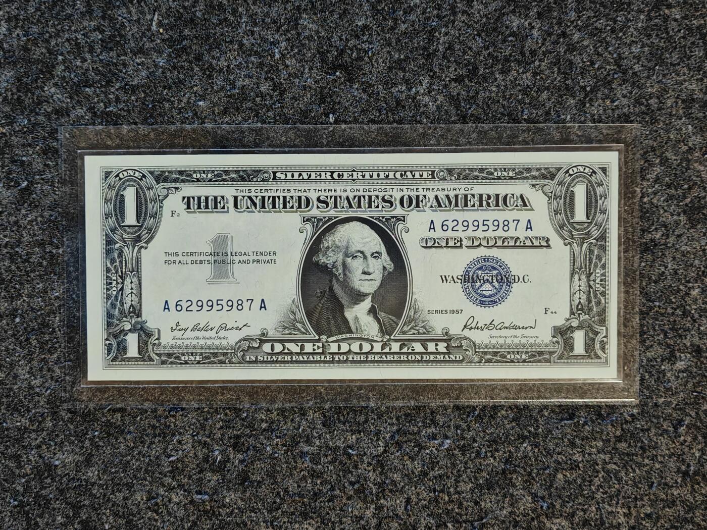 【礼羽收藏】🌏世界钱币拍卖第115期 【A62995987A】美国，1957年1美金无序列A版A冠，蓝色库印