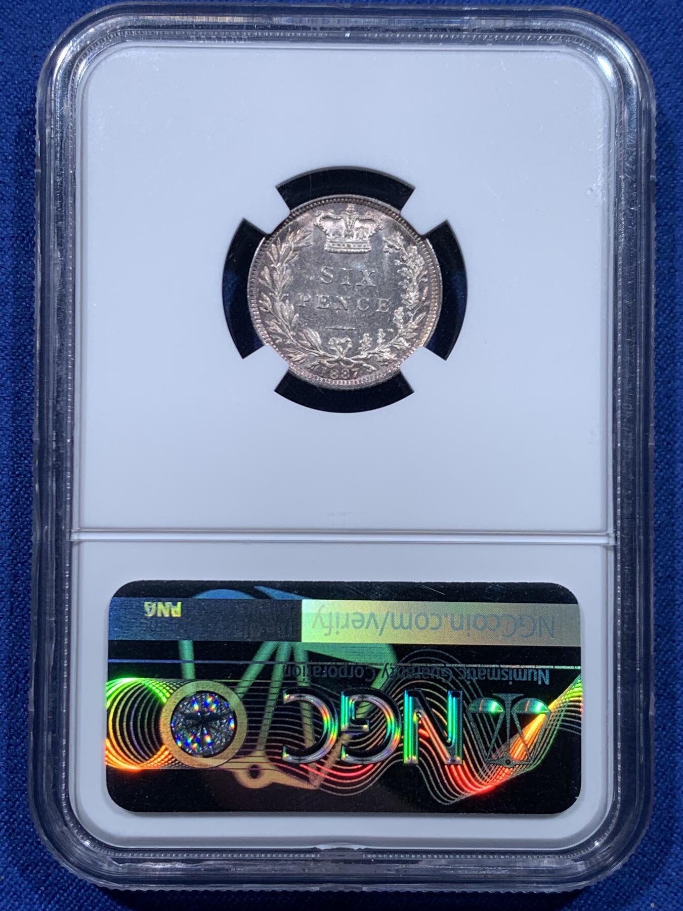 《竞宝斋》第446场 周日，周一，2场连拍 （全场包邮） NGC MS62 英国1887年小维六便士 幸运币 好看的紫罗兰包浆，一步到位的收藏，不用换藏。