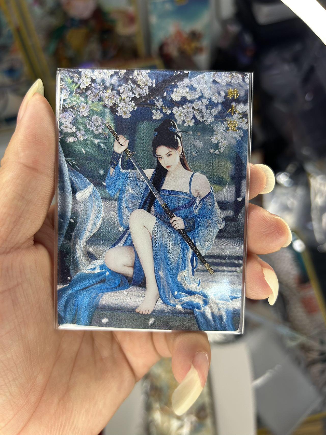 喜灰玩卡首拍第一期免佣金 桔梗神凰百剑行韩小莹三渐变加人体艺术卡共四张