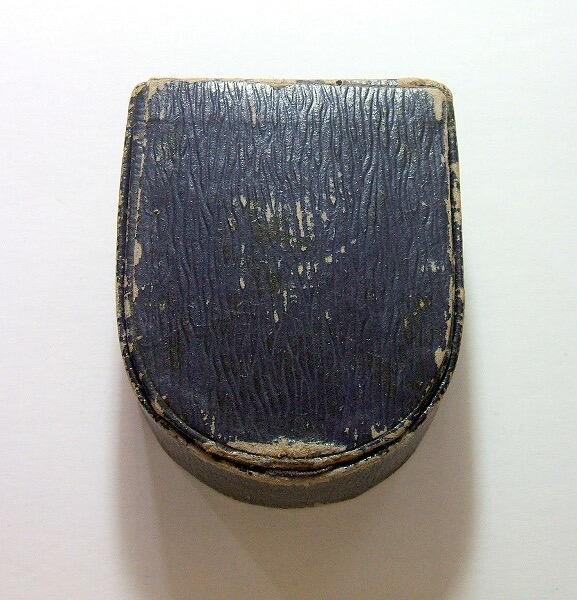 【银】【原盒】法国1900年前后 女神头像高浮雕精制镀金大银章 带绶带原盒 42MM 42克