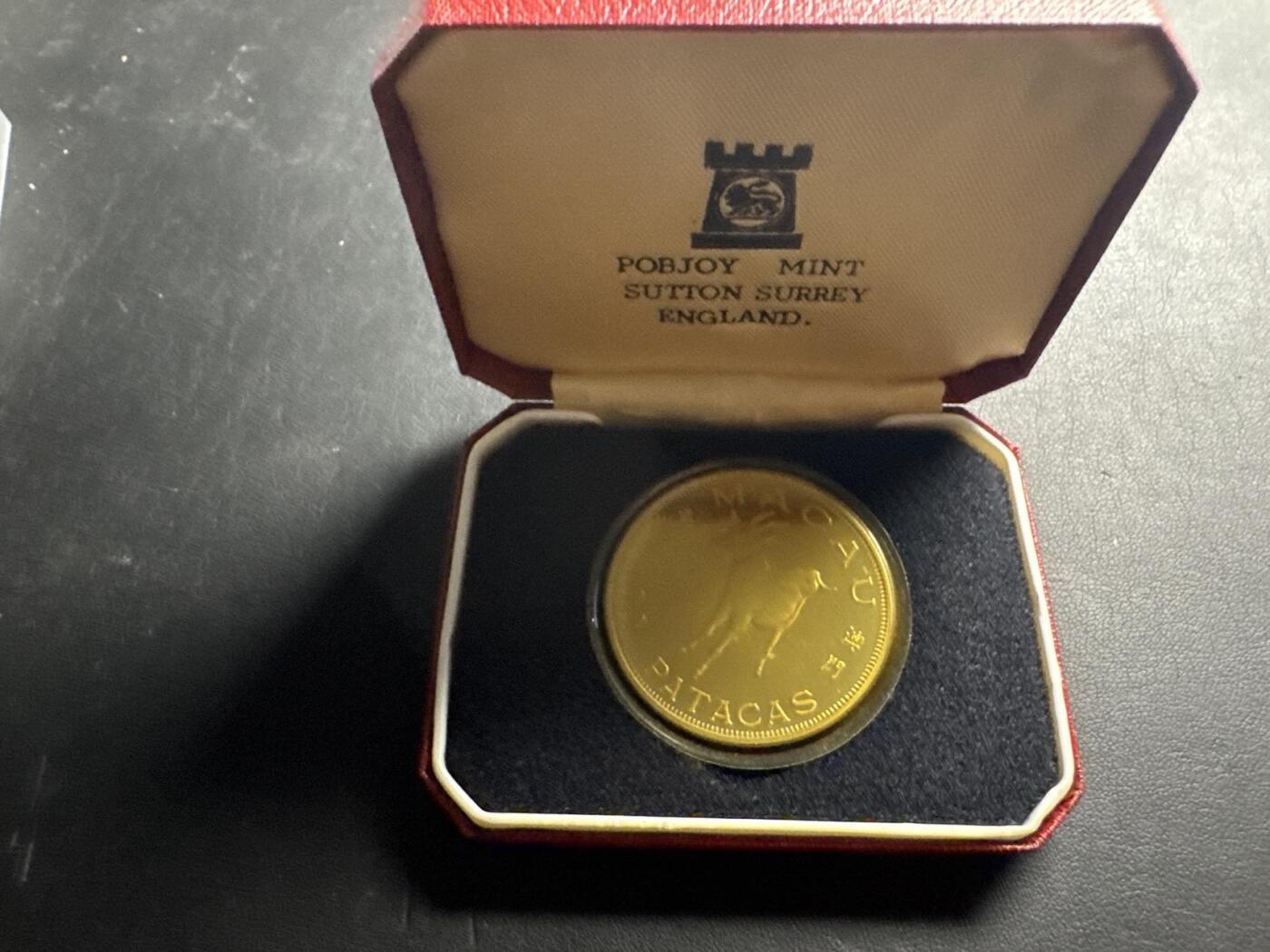 ❤️【币观天下】❤️ 第334期钱币拍卖- 2025.12.12周五晚上6点半场-长期征集拍品 澳门1979年羊年精制纪念银币带盒子无证书（仿宋字体版）