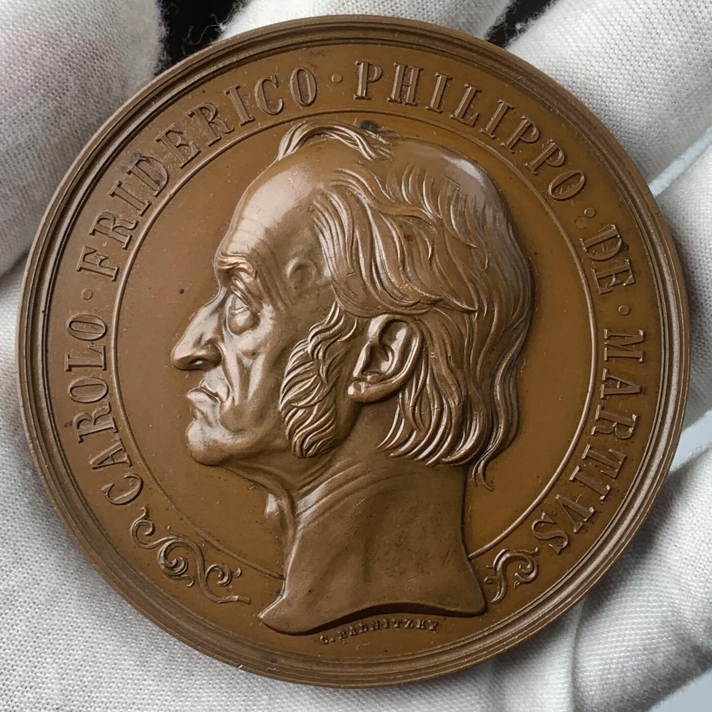 掌中浮雕-藏着的欧洲第045场 1864年植物学家马修斯获得博士学位50周年铜章， 70mm，Radnitzky雕刻 , 木质双面玻璃罩盒子