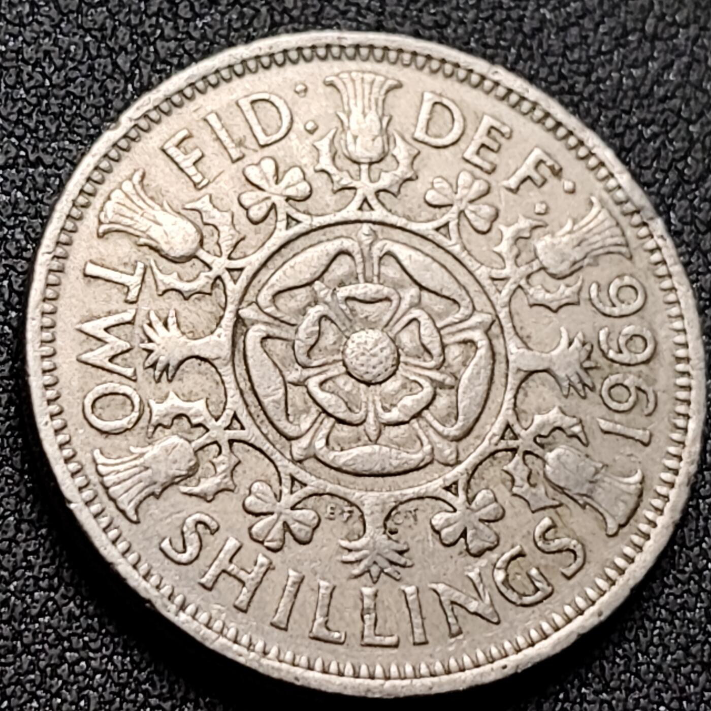 泉币菌-第143场-精品福利场 1966年 英国2先令伊莉莎白二世镍铜硬币 28mm 纪念收藏品