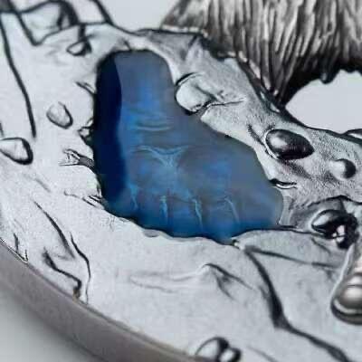 第184期拍卖 纽埃2022年， 喜马拉雅雪人-夜帝，2盎司，集 超高浮雕,局部仿古,黑色精制,钌化抗氧化,镶嵌蓝色树脂,凹面,microprinting尖端技术工艺于一体之大成纪念银币. 盒证全. 充满神秘感超高颜值,实物更漂亮震撼. 大热门. 国外售价315+美元