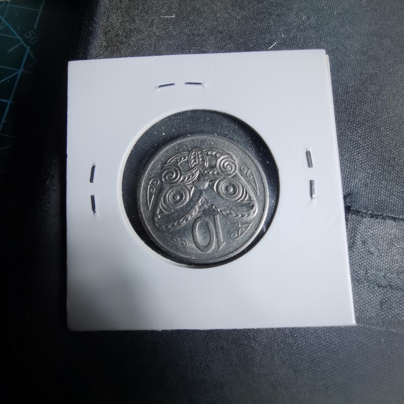 沼泽如烟--第927场 新西兰1985年十分浅雕版