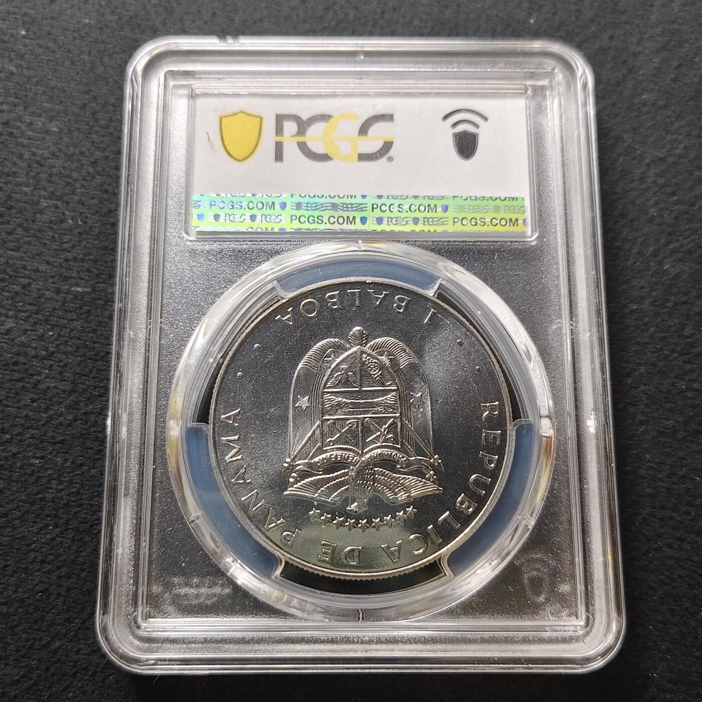 【全场包邮】纯粹捡漏拍485场（免费代拍第22场） 【收藏级】巴拿马1983年1巴波亚政治家奥马尔·埃弗拉因·托里霍斯·埃雷拉逝世超大纪念币-PCGS MS65