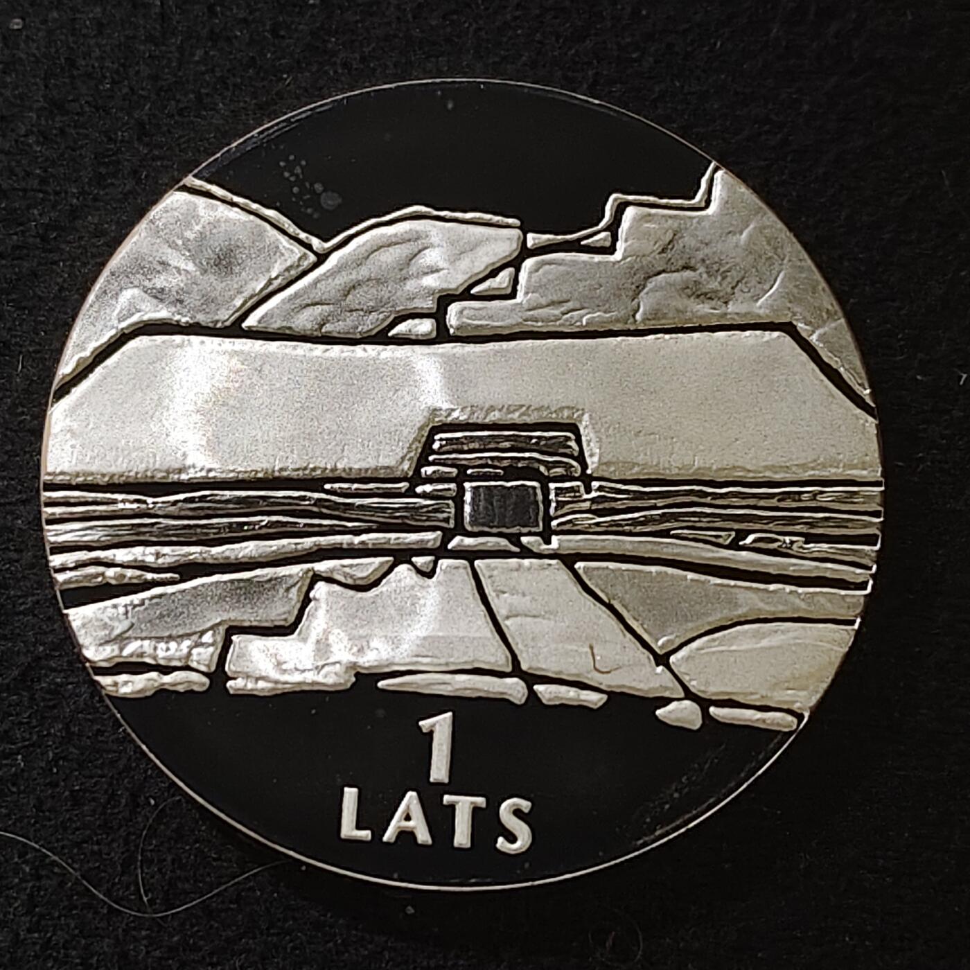 【全场包邮】纯粹捡漏拍485场（免费代拍第22场） 【少见】拉脱维亚2000年1拉特时间与价值三枚套系列大地（38.61毫米31.47克）精制克朗型纪念银币-量5000