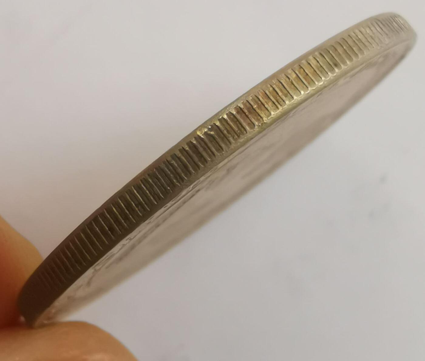 巨藏钱币第七期硬币场12月12号20点开拍 澳门19574年20元18克银币原光品