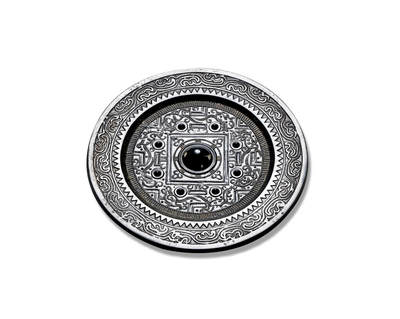 上海匡时2025年秋季拍卖会 中国历代钱币 铜镜专场 - 神兽规矩镜 圆形，圆钮，圆钮座，双线凹面方格外，四“T”纹两侧有八乳钉与规矩纹，将主纹饰分为四方八区，其间以线工绘饰八组瑞兽，形态饱满，线工流畅，镜缘一周锯齿纹与流云纹，此镜保存完好，状态佳，铜质精良，镜体干净，黑漆古状态，收藏住品。