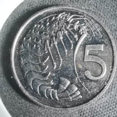 沼泽如烟--第927场 - 开曼1982年五分