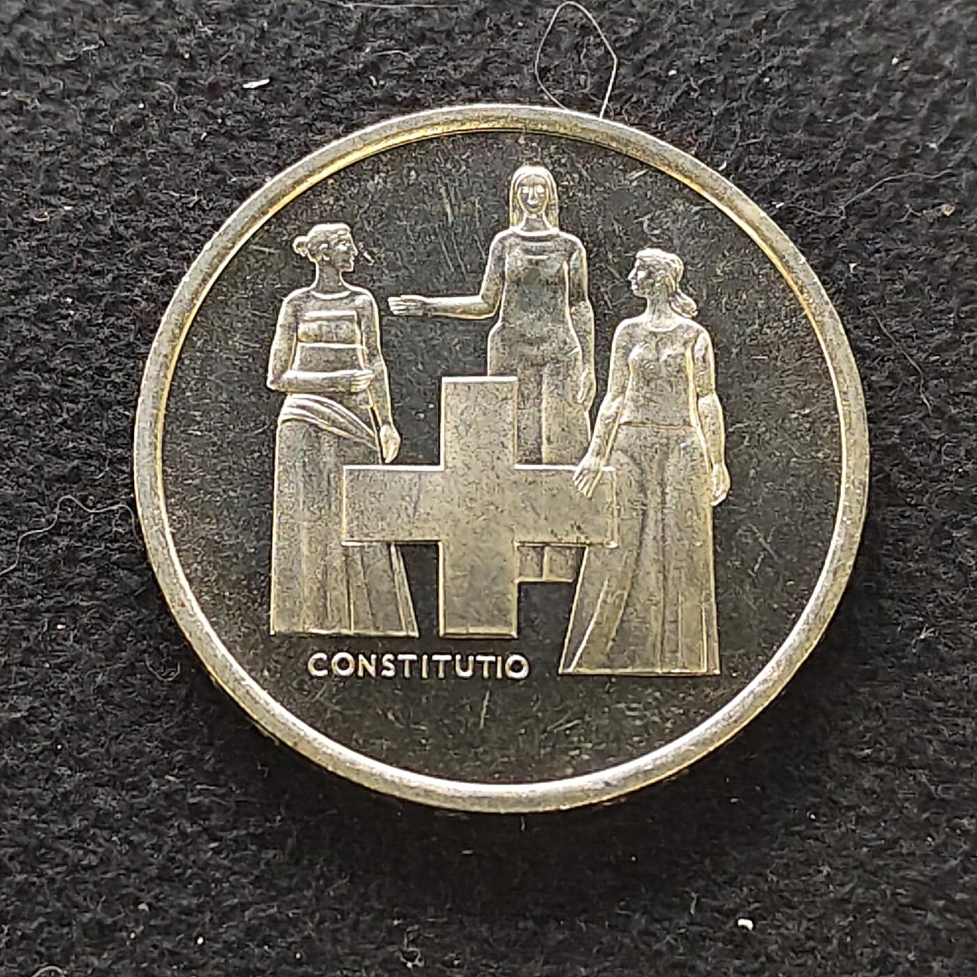 【全场包邮】纯粹捡漏拍486场（免费代拍第23场） 瑞士1974年5法郎红十字会100周年纪念币