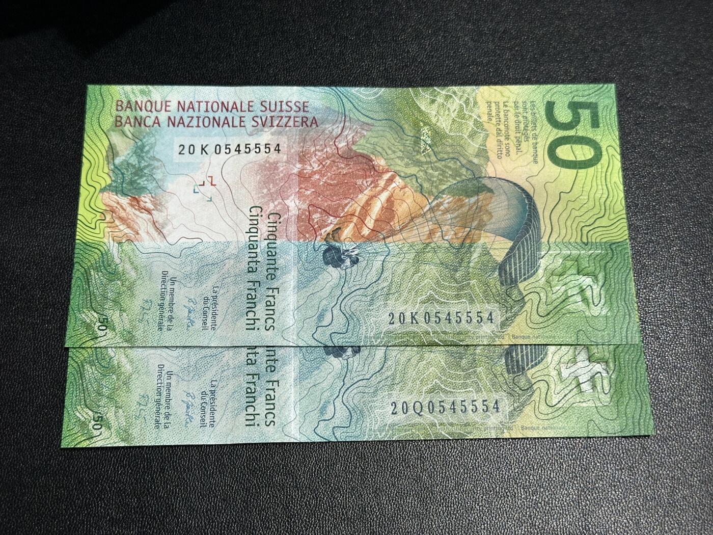 《外钞收藏家》第五百九十二期（精选场）（本平台长期征集拍品、欢迎藏友们联系合作） 瑞士2020年手版50法郎2张相同号码（凑齐不易，绝品）	绝品