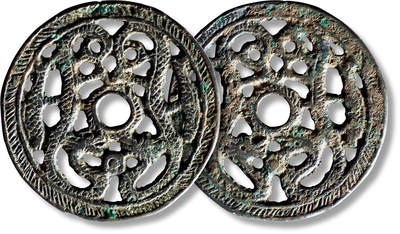 上海匡时2025年秋季拍卖会 中国历代钱币 铜镜专场 - 早期双龙降鱼镂空花钱 早期双龙降鱼镂空花钱，直径：58.3mm，厚：2.6mm，重量：31.3g