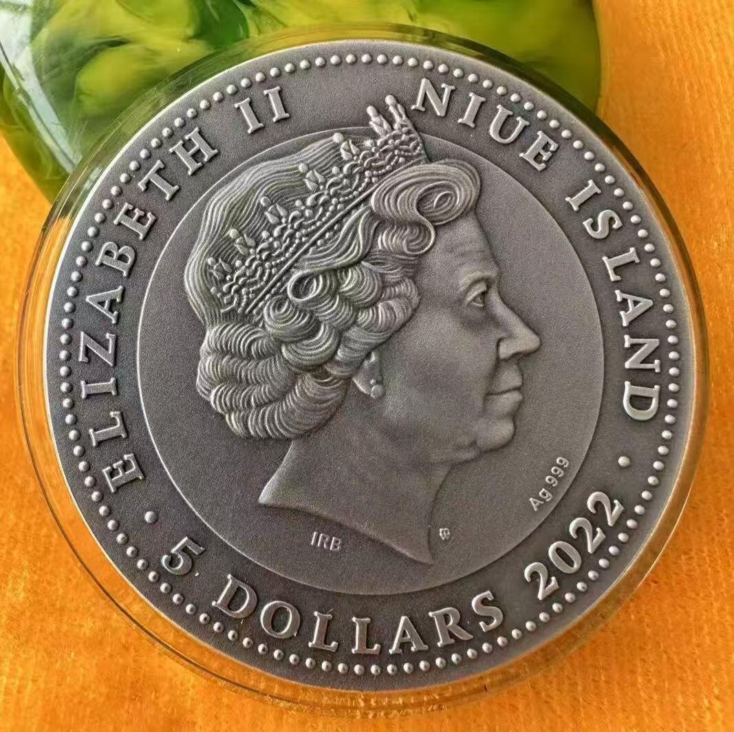 第184期拍卖  【龙头币】纽埃2022年，《巫师3-狂猎》神怪系列(1)-水精灵，2盎司、超高浮雕、仿古、镶嵌彩色树脂、彩色漂亮银币. 盒证全. 龙头币(系列第一枚). 国外售价325美元