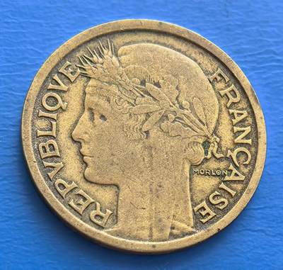 外国优质老铜币银币持续添加中，周六九点倒数截拍，满百包邮，可寄存半年，喜欢朋友微信扫描二维码可直接参拍 - 法国1939年1法郎丰瑞角版铜币