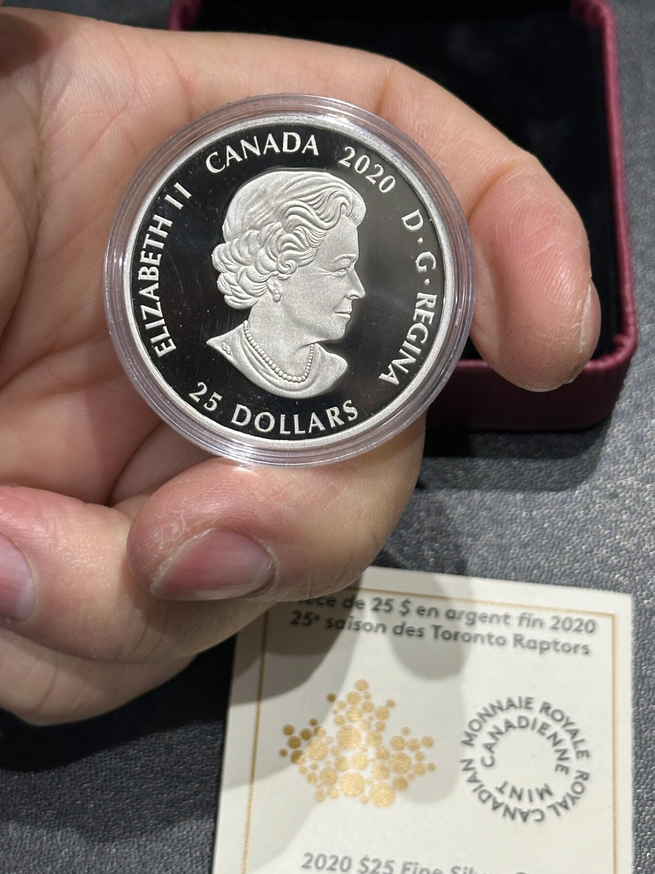 《外钞收藏家》第五百九十二期（精选场）（本平台长期征集拍品、欢迎藏友们联系合作） 加拿大2020年25元1盎司精制彩色银币（多伦多猛龙队成立25周年与2019年首次夺冠纪念，稀少品种）