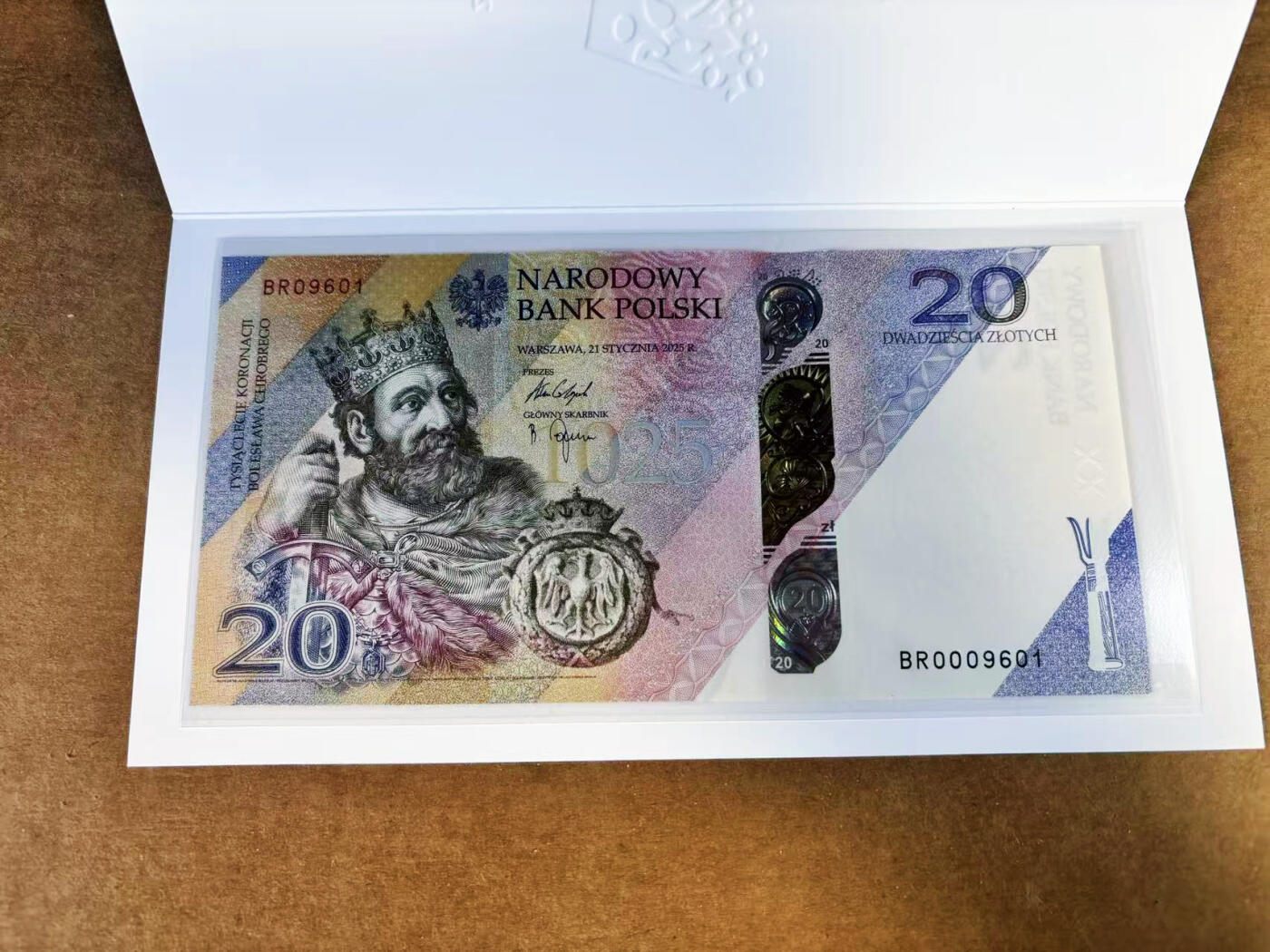 【Blue Auction】世界纸币精拍第760期——18级TOP拍卖/信誉/品质/专业/高效💫 【带册 9601倒置号】波兰 2025年20兹罗提 纪念钞 全新UNC