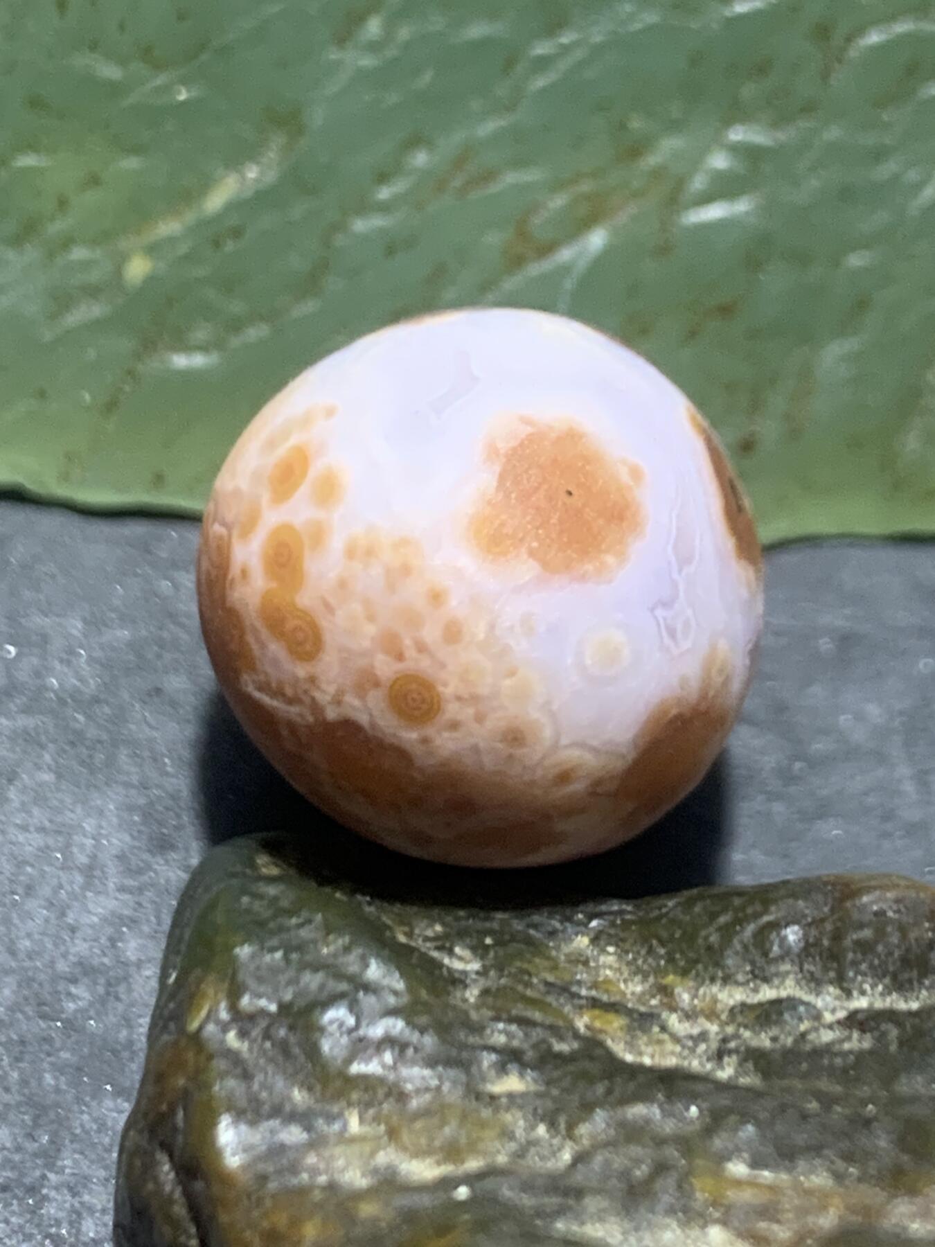 精美战国红玛瑙原皮天眼原石一个，