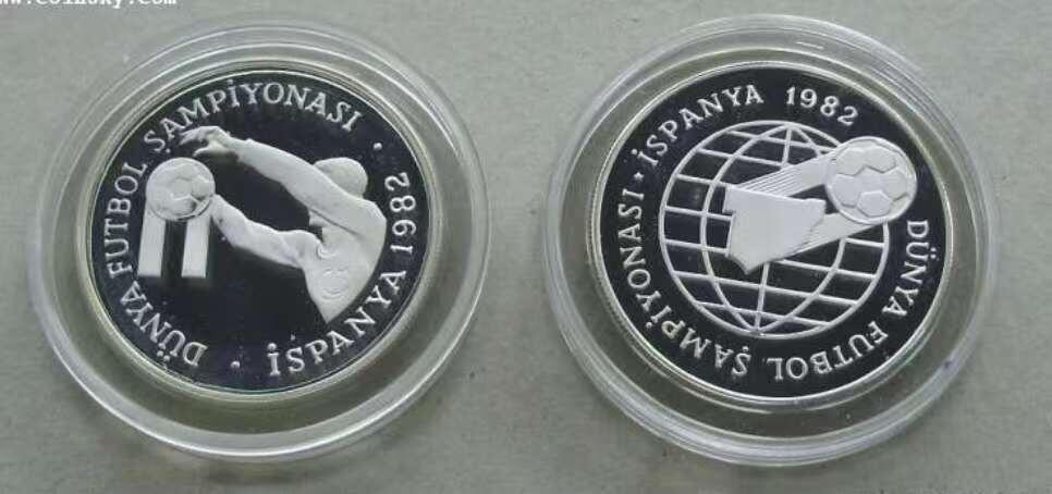 ❤️【币观天下】❤️ 第334期钱币拍卖- 2025.12.12周五晚上6点半场-长期征集拍品 土耳其1982年世界杯纪念银币两枚每枚面值500里拉，925银23.33克。