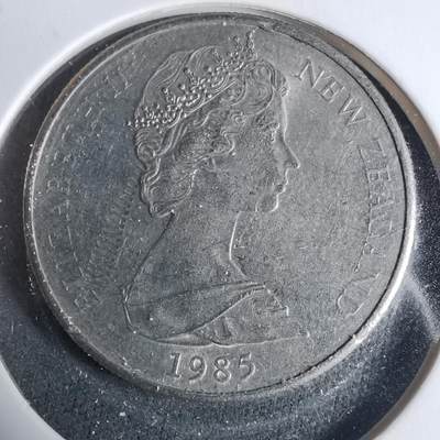 沼泽如烟--第927场 - 新西兰1985年十分浅雕版