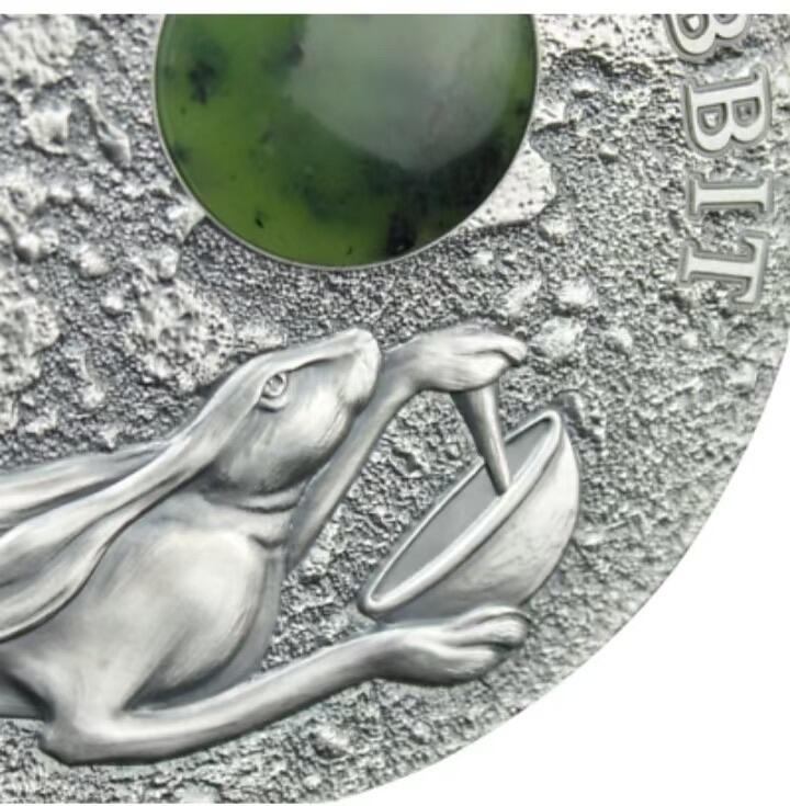 第184期拍卖 【龙头币】纽埃2021, 中国民间神话故事(1)-玉兔奔月，50克,加大(直径达50mm),镶嵌大块天然翡翠,高浮雕,仿古艺术银币. 盒证全. 龙头币,中国传统神话故事系列(1). 热门中国元素.国外售价335+美元