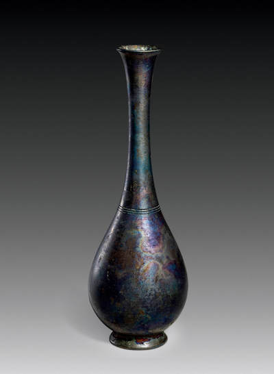 上海匡时2025年秋季拍卖会 中国历代钱币 铜镜专场 - 净瓶 铜净瓶作为中国古代艺术的一部分，具有极高的文化价值。它的制作工艺精湛，设计精巧，体现了当时社会的审美观念和工艺水平。同时，它也是中国历史的一部分，见证了古代社会的风俗习惯和宗教信仰。