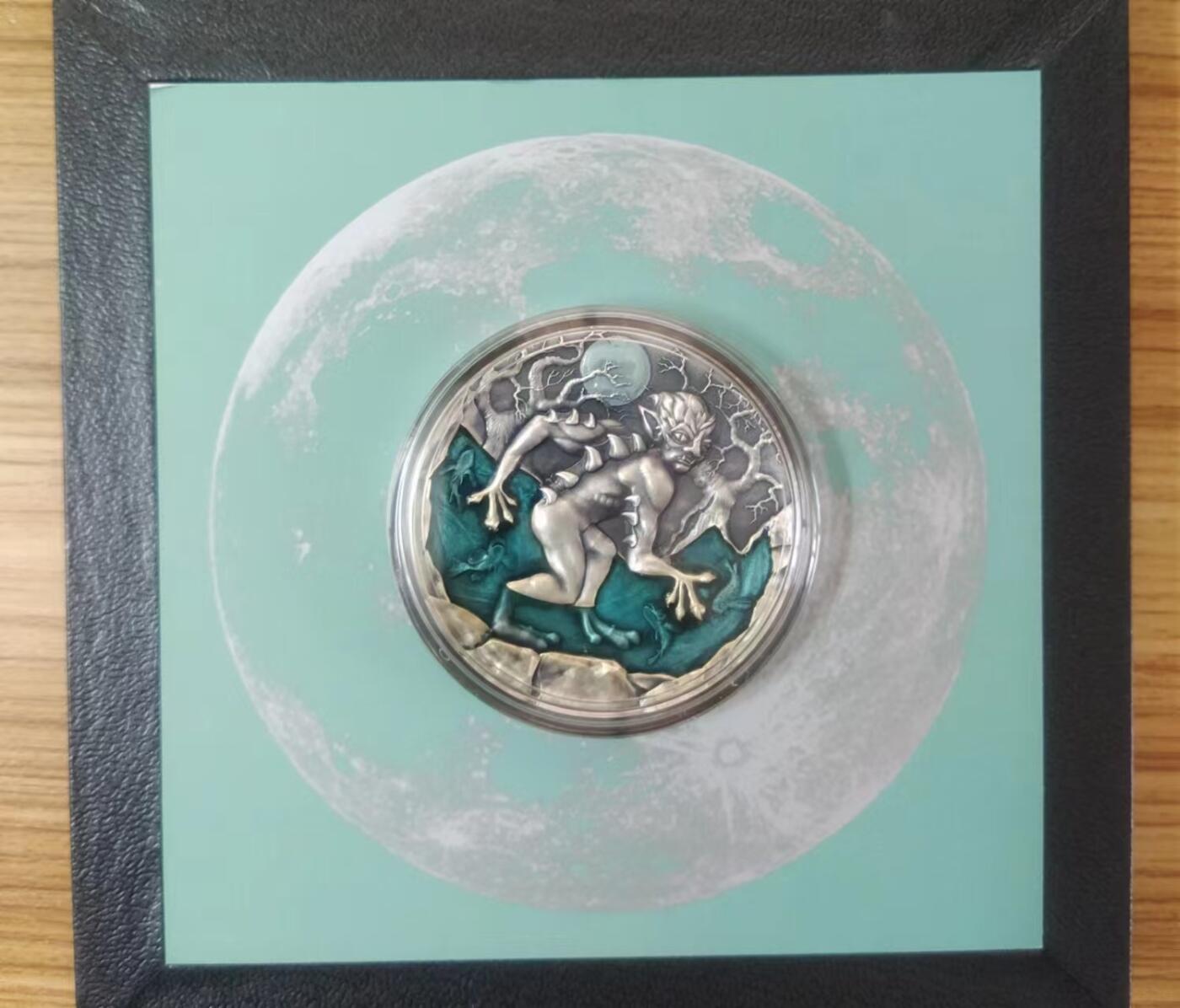 第184期拍卖  【龙头币】纽埃2022年，《巫师3-狂猎》神怪系列(1)-水精灵，2盎司、超高浮雕、仿古、镶嵌彩色树脂、彩色漂亮银币. 盒证全. 龙头币(系列第一枚). 国外售价325美元
