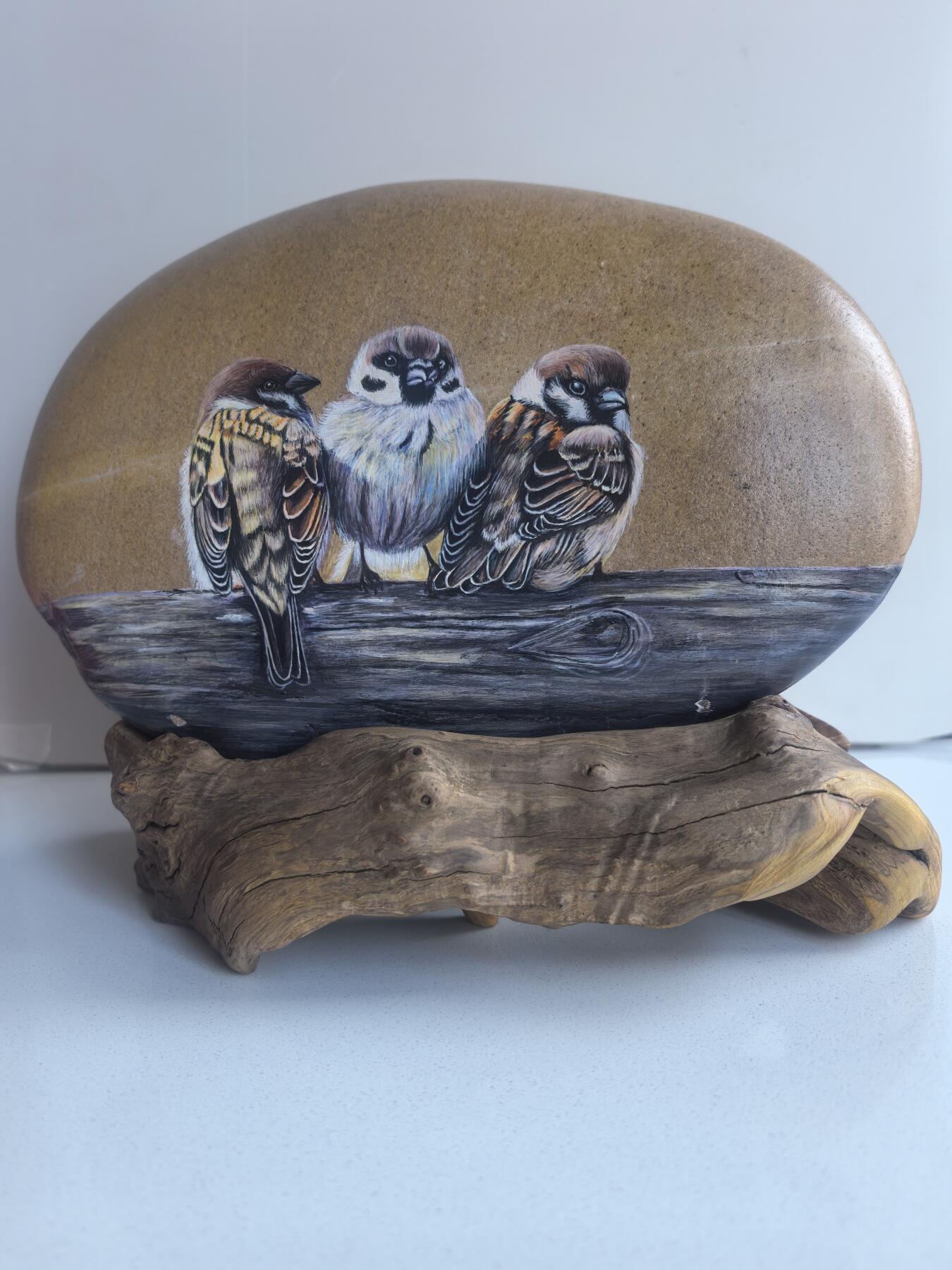 阳大大卡牌拍卖第86期（持续收拍品，周六晚上九点截拍，进群福利早知道） 【原石手绘】天然原石 手绘精品 石头画 特殊封层处理，尺寸 27/20   厘米，重量:4.55公斤。搭配实木底座。茶室客厅书房摆件，艺术珍藏佳品