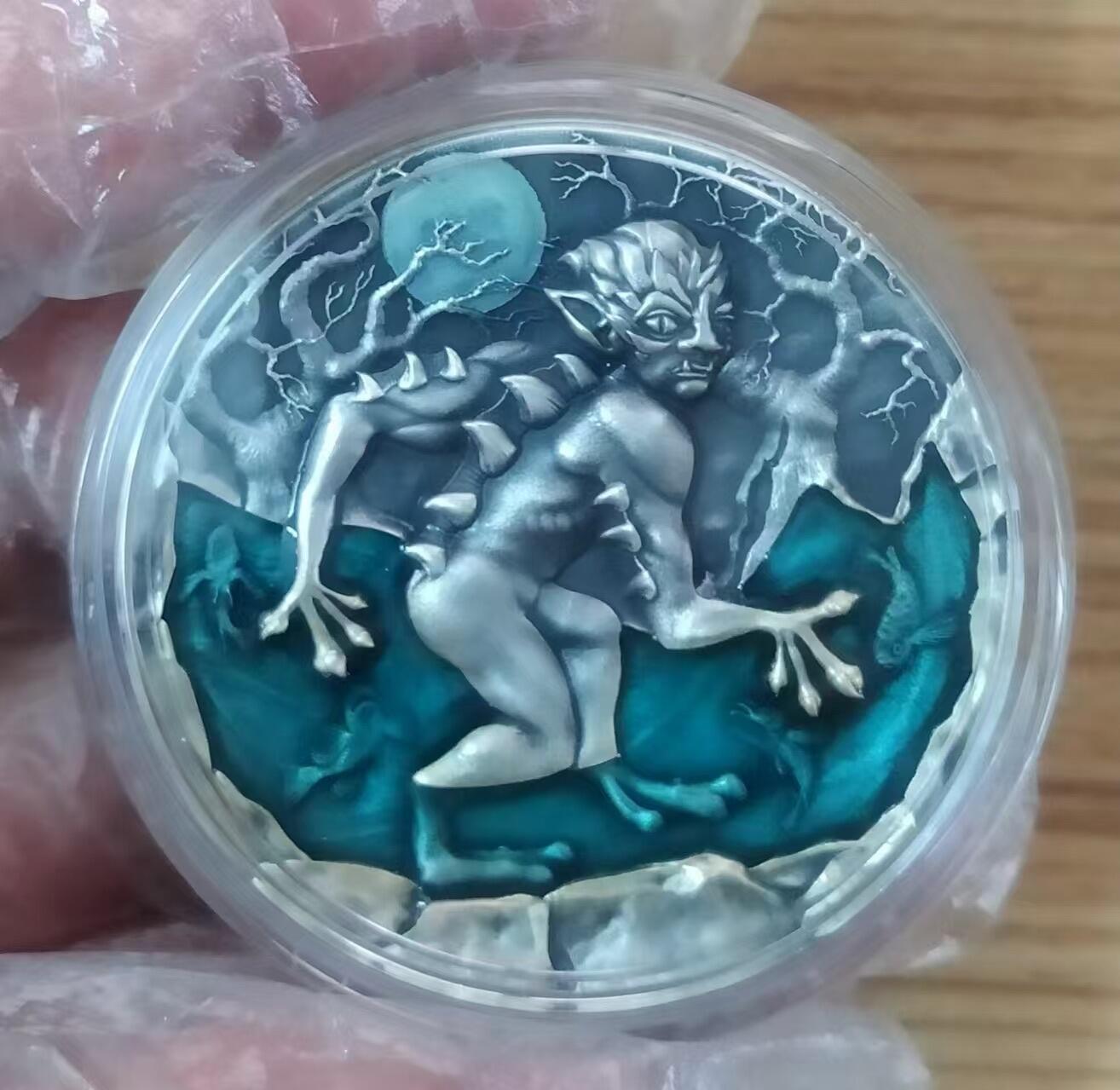 第184期拍卖  【龙头币】纽埃2022年，《巫师3-狂猎》神怪系列(1)-水精灵，2盎司、超高浮雕、仿古、镶嵌彩色树脂、彩色漂亮银币. 盒证全. 龙头币(系列第一枚). 国外售价325美元