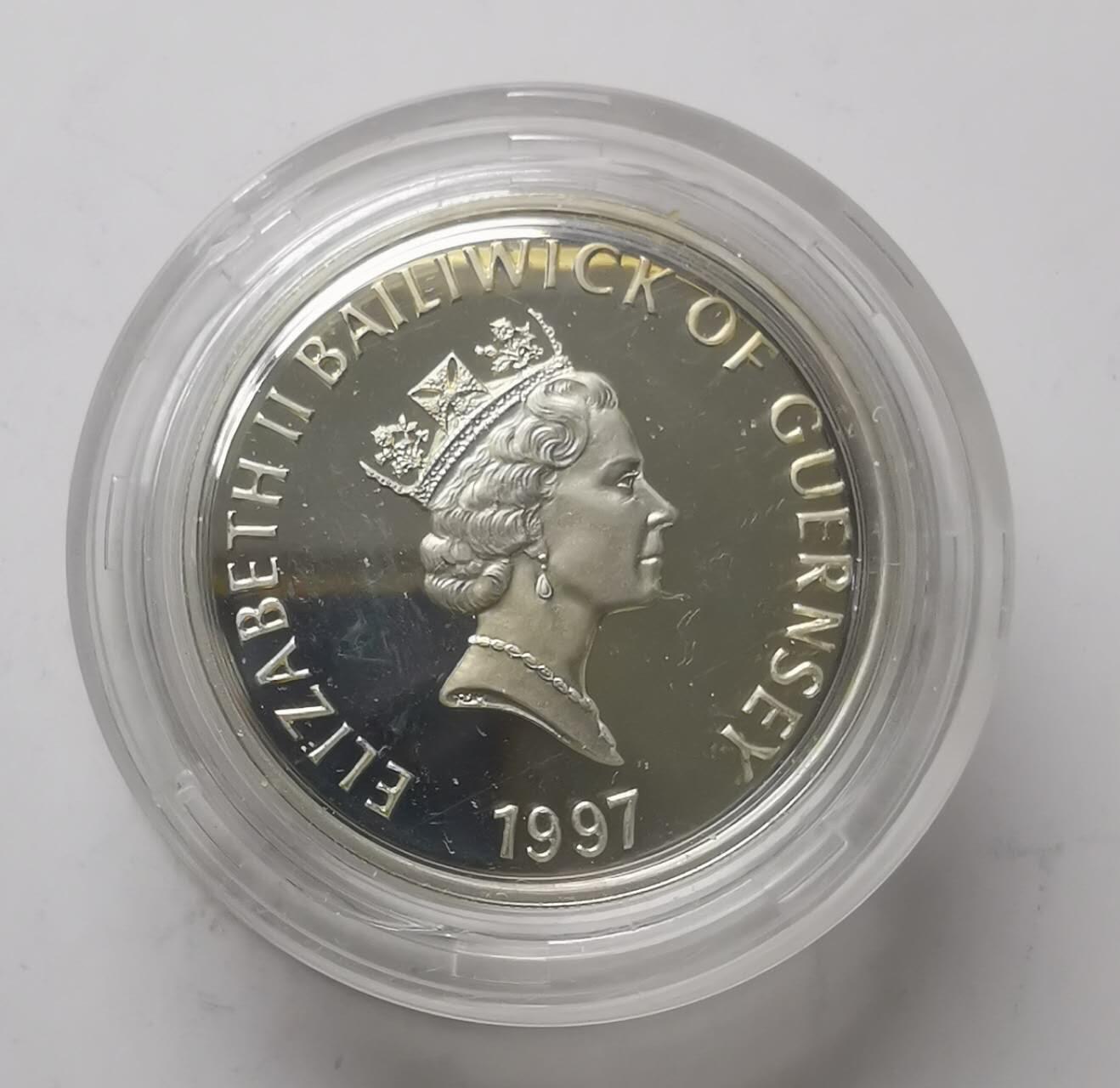 巨藏钱币第七期硬币场12月12号20点开拍 英国1997年1镑精制银币9.5克带证书