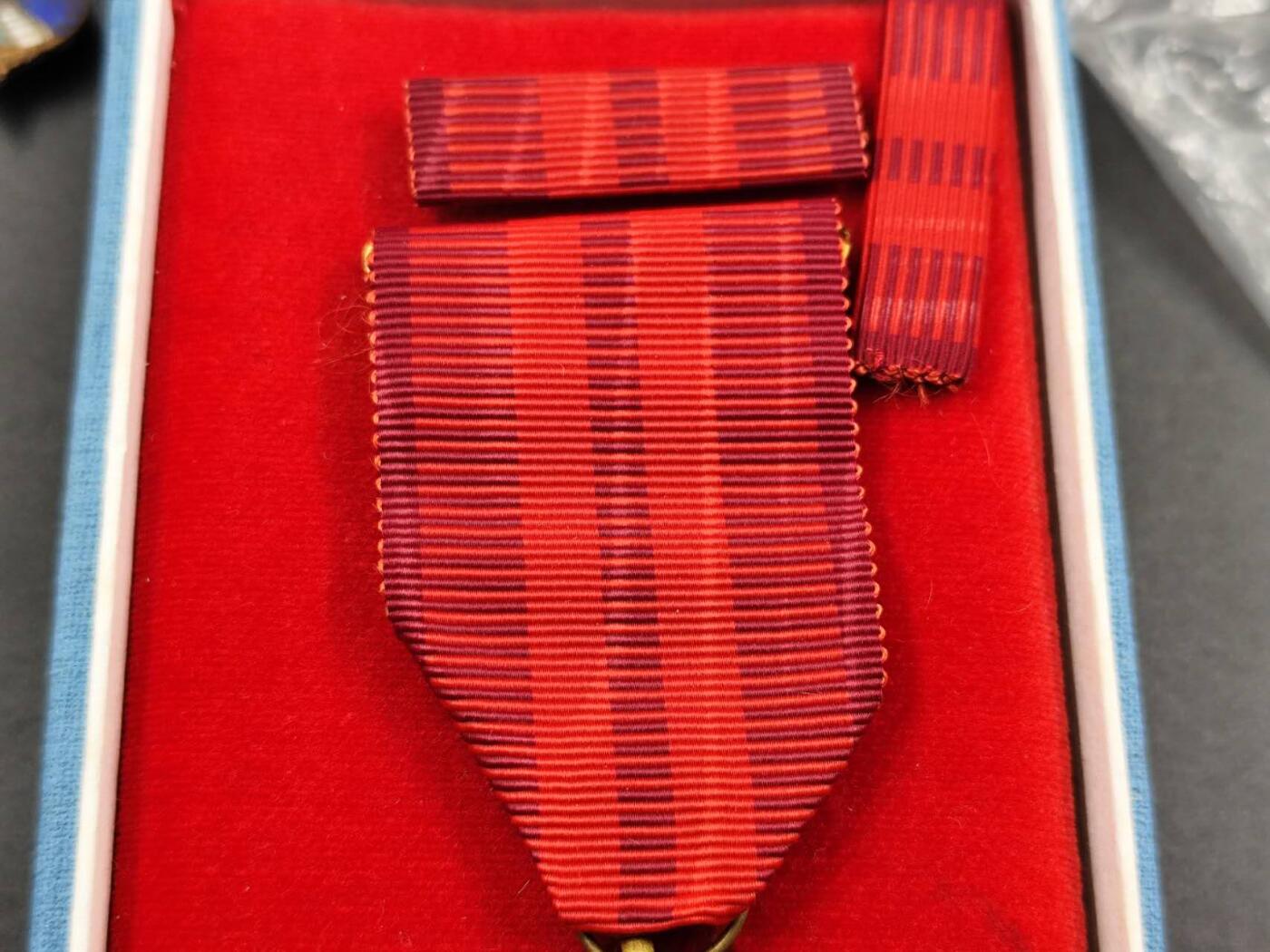 12月8日精品徽章专场 原盒捷克共和国奖章