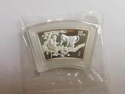 巨藏钱币第七期硬币场12月12号20点开拍 - 中国2004年生肖扇形狗10元1盎司银币原封裸币